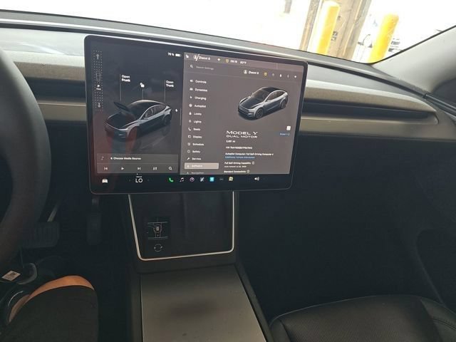 Used 2026 Tesla Model Y AWD image 7