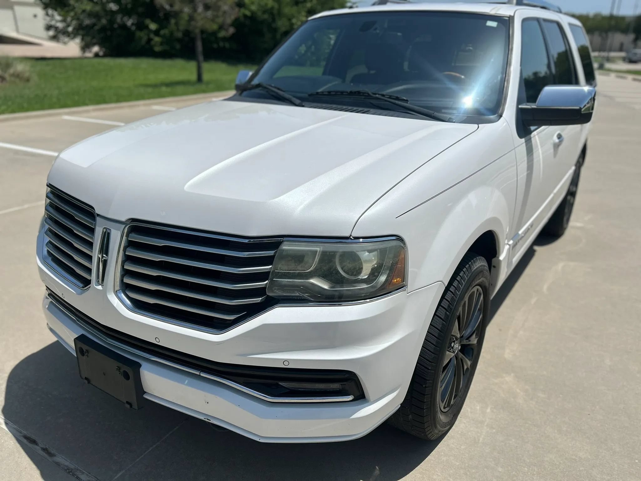 Used 2015 Lincoln Navigator 2WD image 2