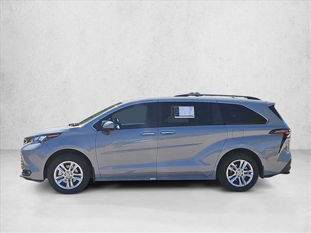 Used 2023 Toyota Sienna XLE Woodland Edition image 9
