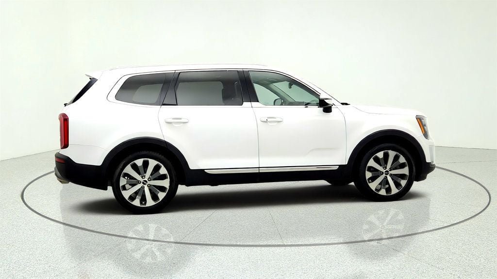 Used 2022 Kia Telluride EX w/ EX Premium Package FWD image 4
