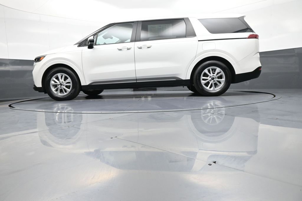 Used 2024 Kia Carnival LX FWD image 32