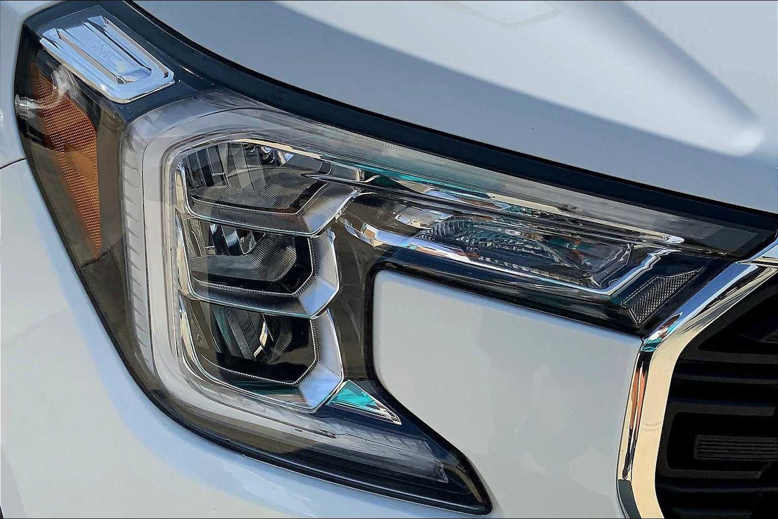 Used 2024 GMC Terrain SLE image 26