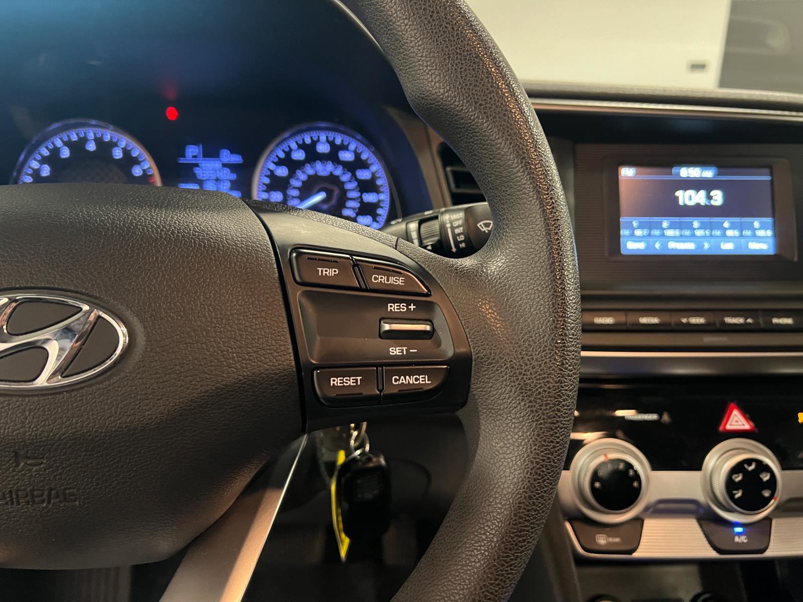 Used 2019 Hyundai Elantra SE w/ Cargo Package FWD image 14