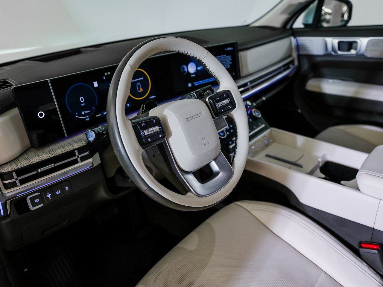 Used 2025 Hyundai Santa Fe Calligraphy image 4