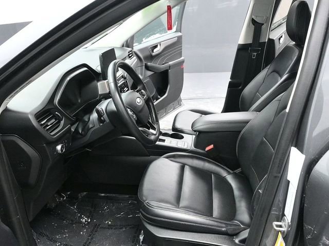 Used 2022 Ford Escape Titanium image 17