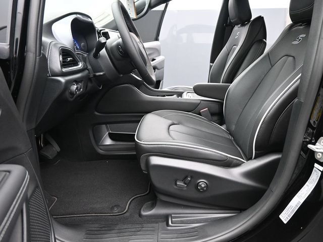 New 2025 Chrysler Pacifica Limited FWD image 10