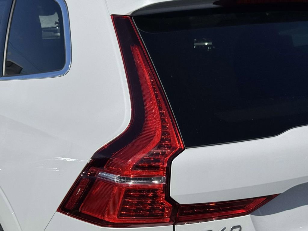 Certified 2023 Volvo XC60 B5 Plus w/ Climate Package image 8
