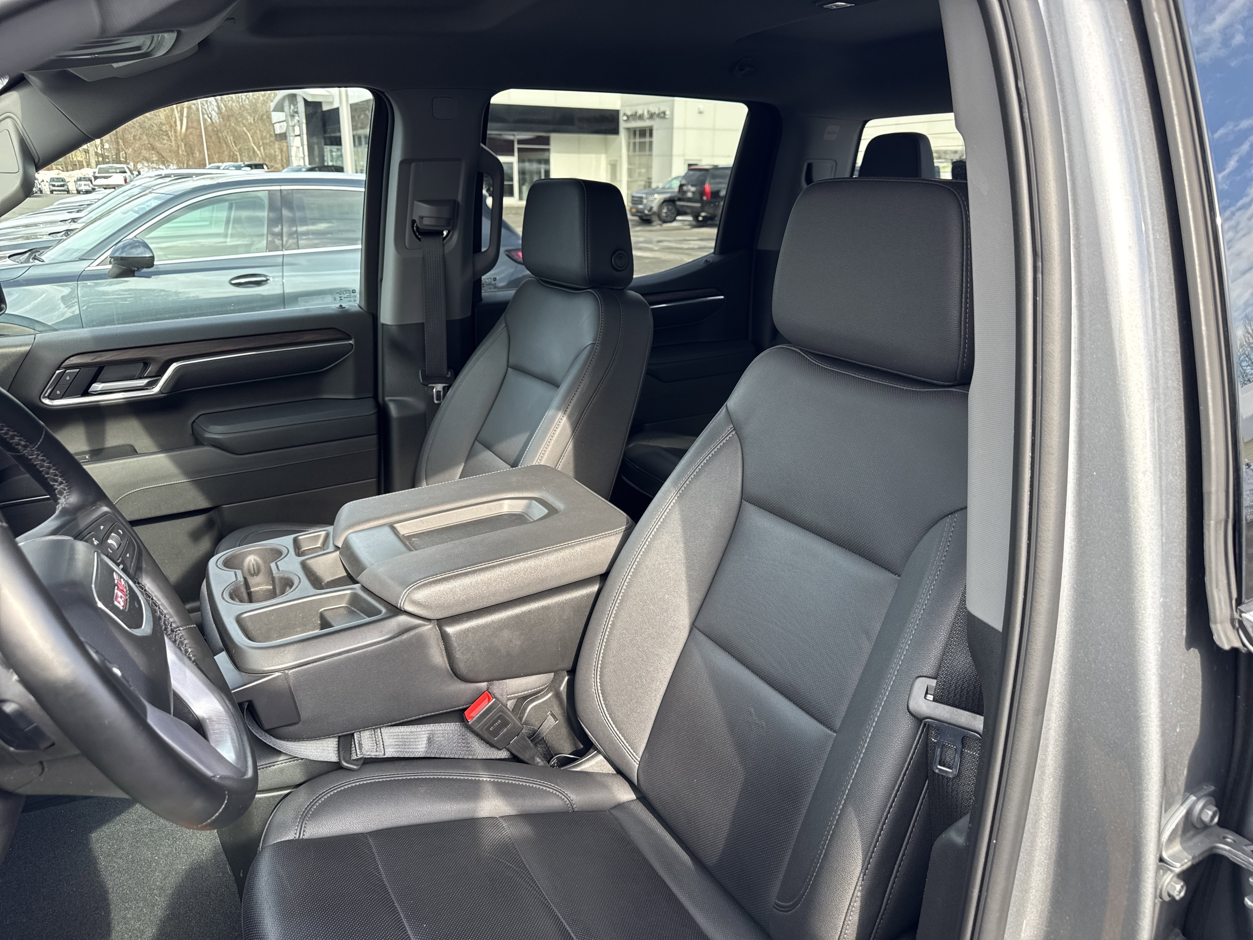 Certified 2025 GMC Sierra 1500 SLT image 9