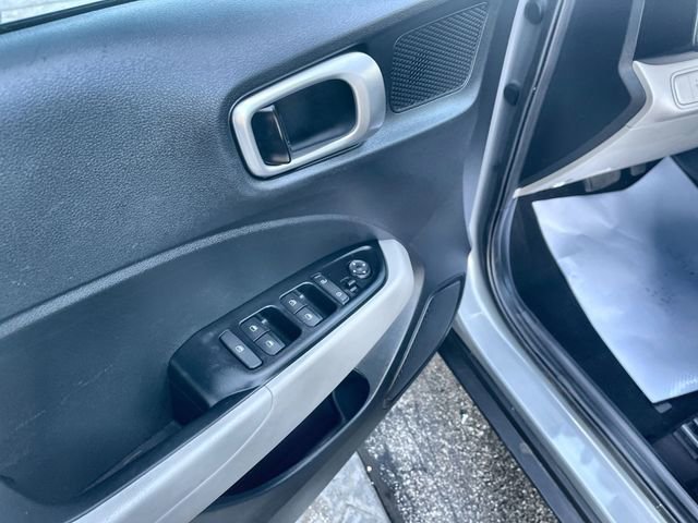 Used 2023 Hyundai Venue SEL w/ Cargo Package image 21