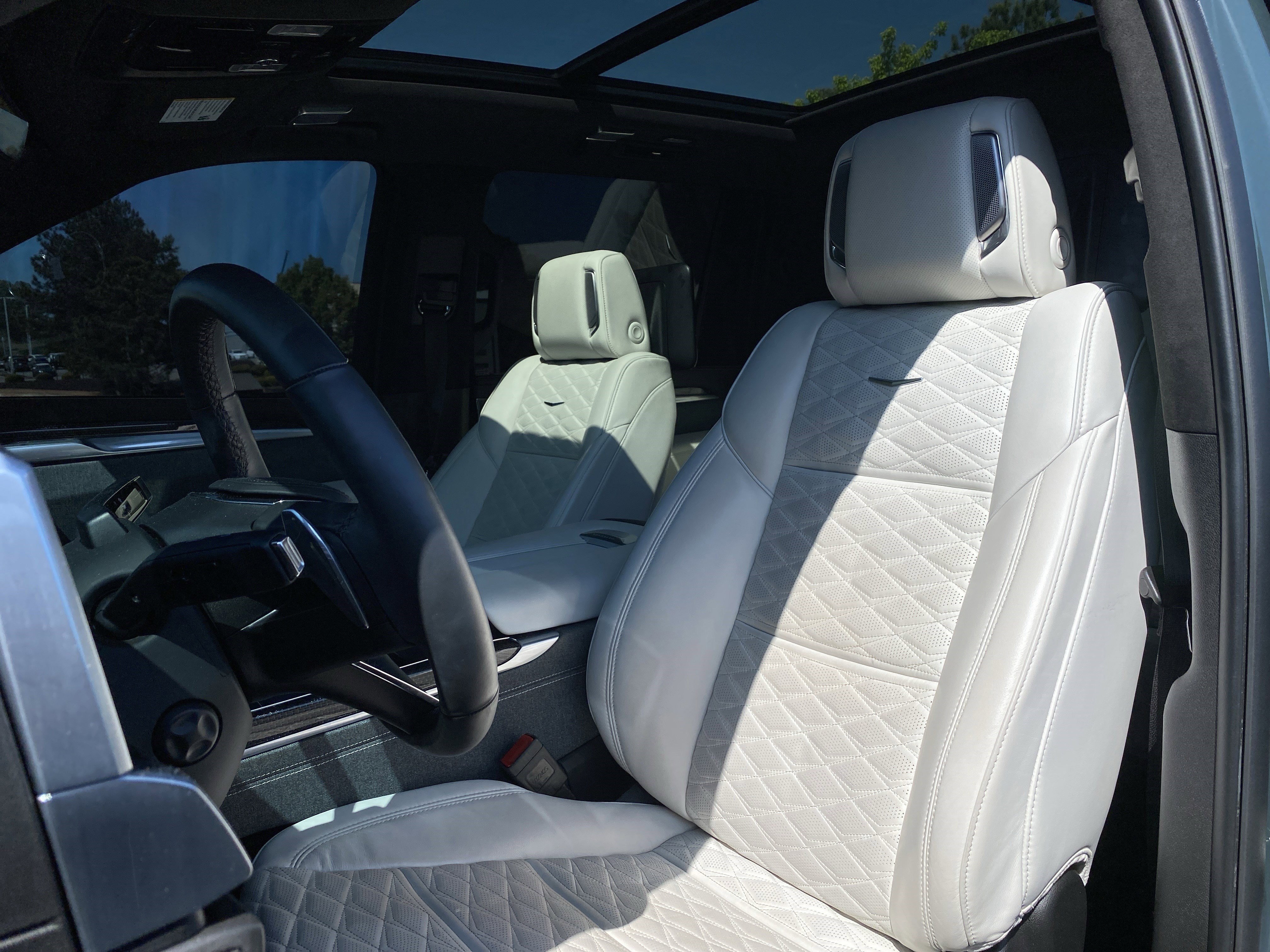 Used 2025 Cadillac Escalade ESV V AWD/4WD image 7
