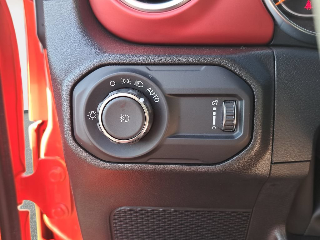 Certified 2023 Jeep Wrangler Unlimited Rubicon w/ Cold Weather Group AWD/4WD image 25