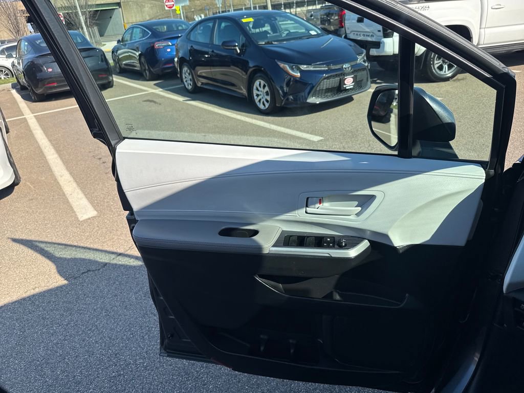 Used 2025 Toyota Sienna LE image 36