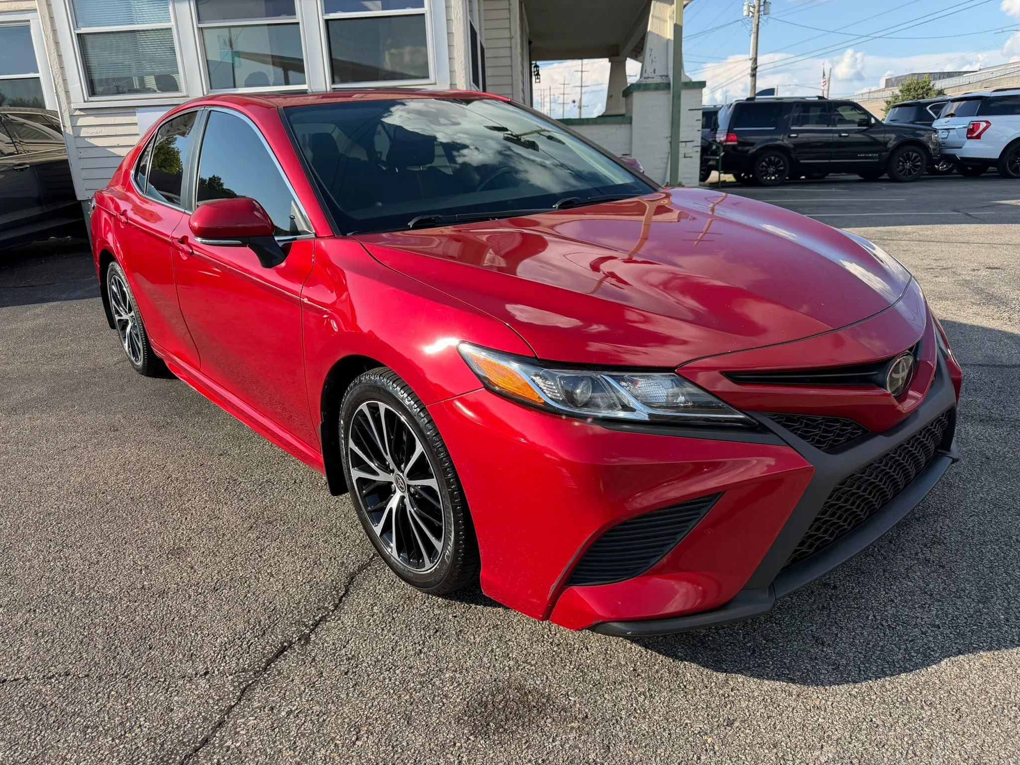 Used 2020 Toyota Camry SE w/ Convenience Package FWD image 5