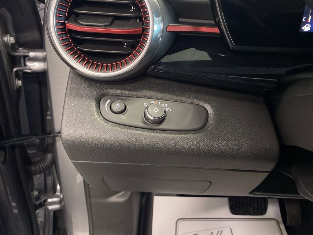 New 2026 Chevrolet Trax RS w/ Sunroof Package image 21