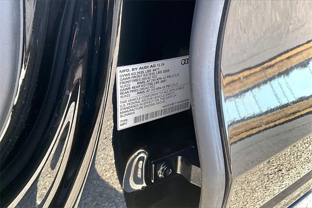 Used 2025 Audi Q8 Prestige w/ Prestige Package image 34