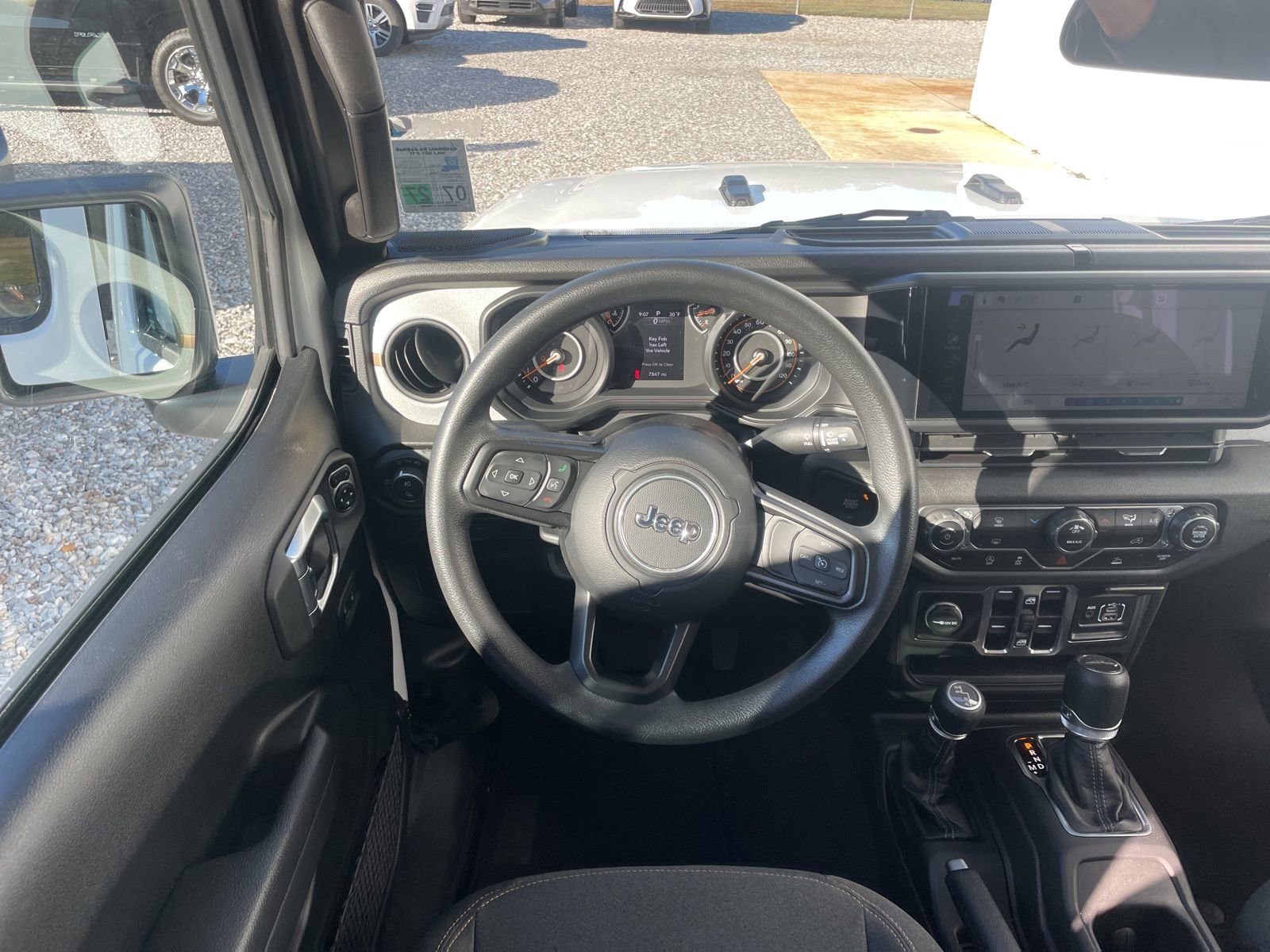 Used 2025 Jeep Gladiator Sport image 11