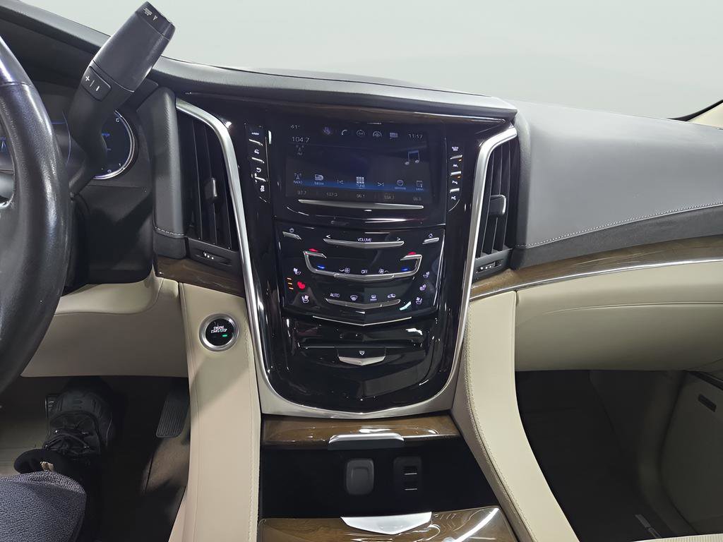 Used 2020 Cadillac Escalade Premium Luxury image 25