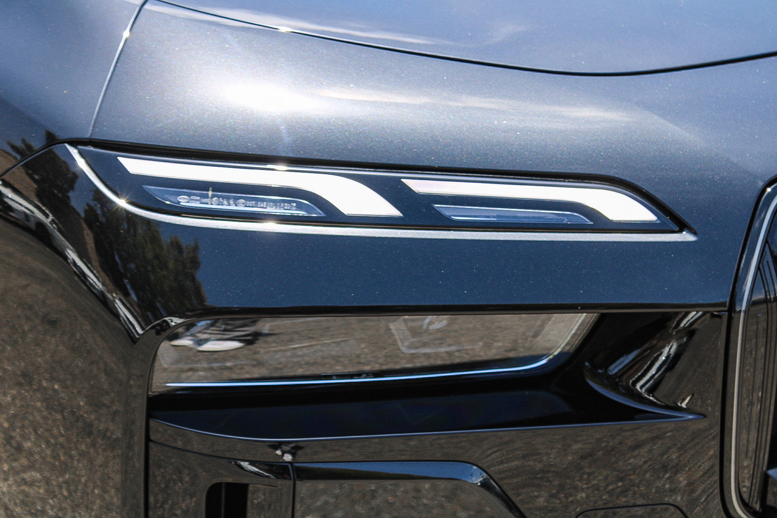 Certified 2025 BMW 740i w/ Premium Package RWD image 8