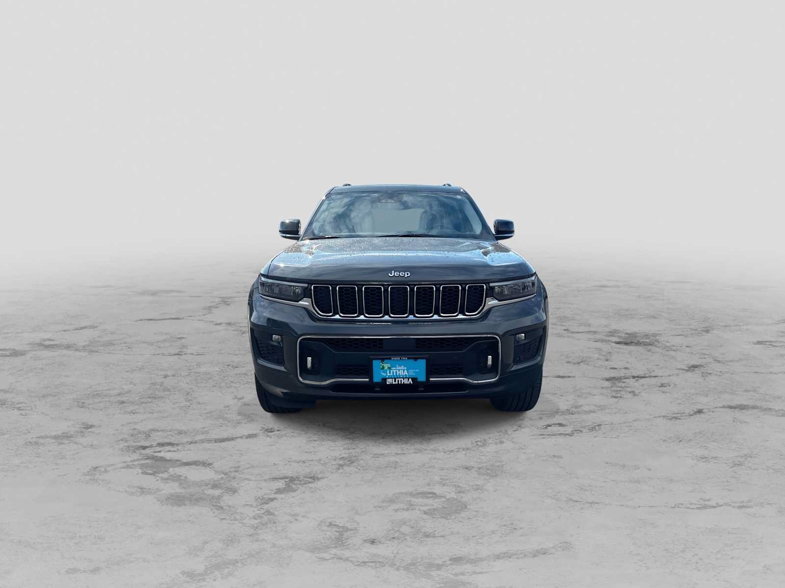 Used 2021 Jeep Grand Cherokee L Overland w/ Luxury Tech Group IV AWD/4WD image 3