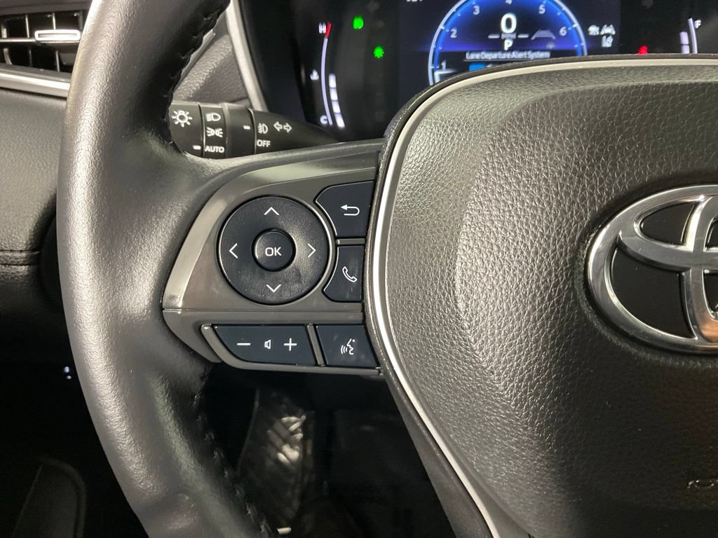 Used 2023 Toyota Corolla Cross XLE FWD image 24