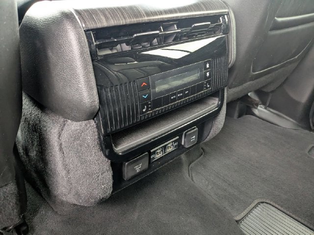 Used 2023 Jeep Wagoneer L Series III w/ Preferred Equipment Group AWD/4WD image 18