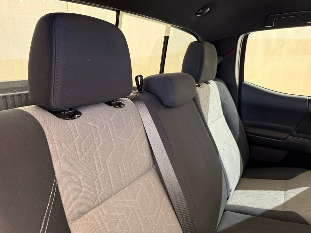 Used 2021 Toyota Tacoma TRD Sport w/ Technology Package image 18