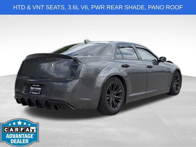 Used 2016 Chrysler 300 C RWD image 4