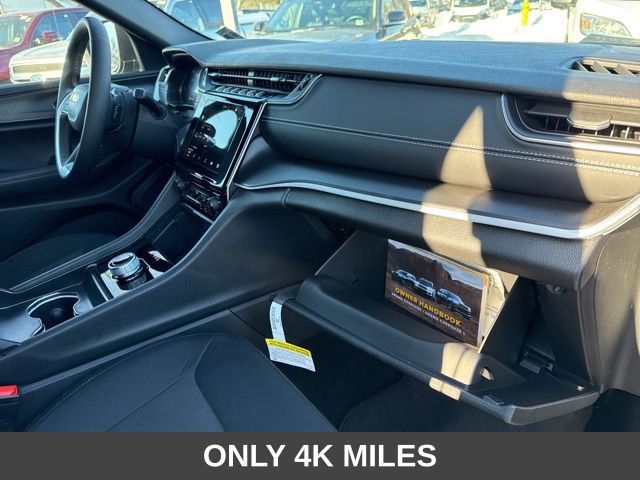 Used 2025 Jeep Grand Cherokee Laredo X image 27