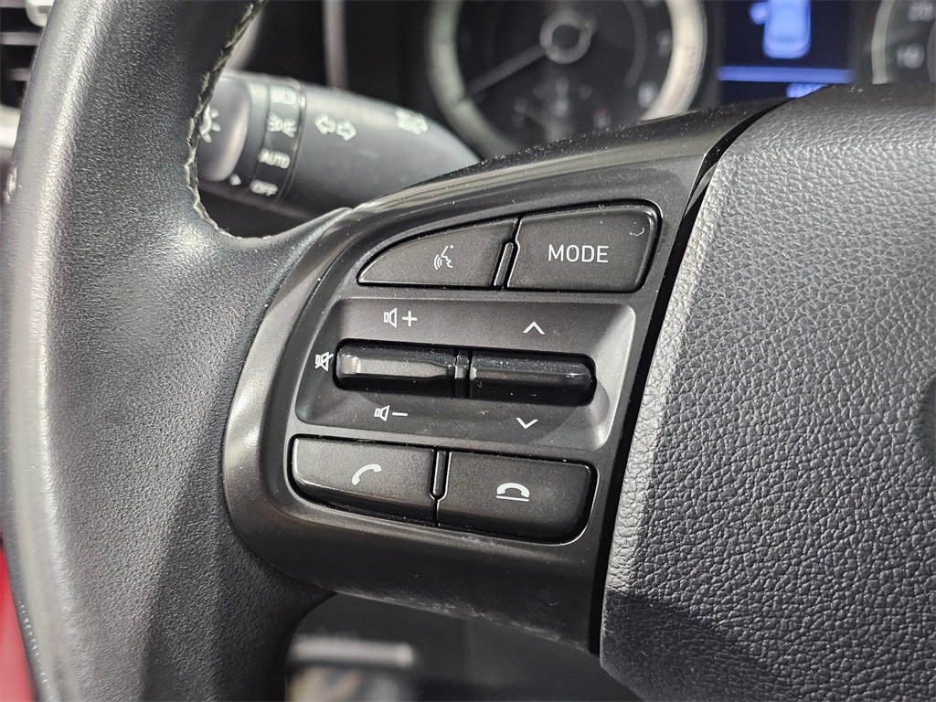 Used 2022 Hyundai Venue SEL image 25