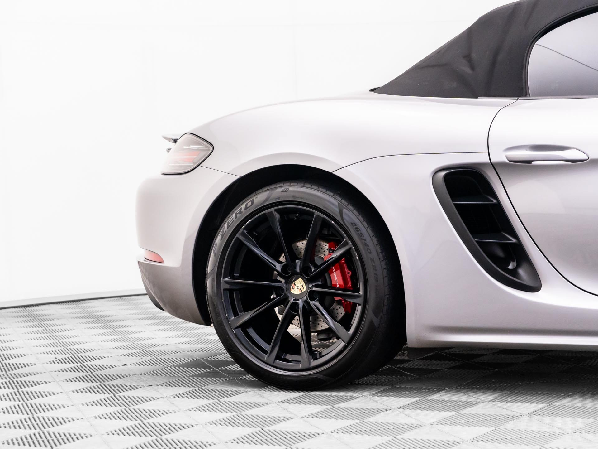 Used 2017 Porsche 718 Boxster S RWD image 31