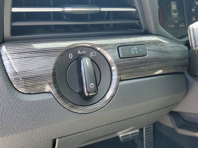 Used 2021 Volkswagen Passat 2.0T R-Line image 18