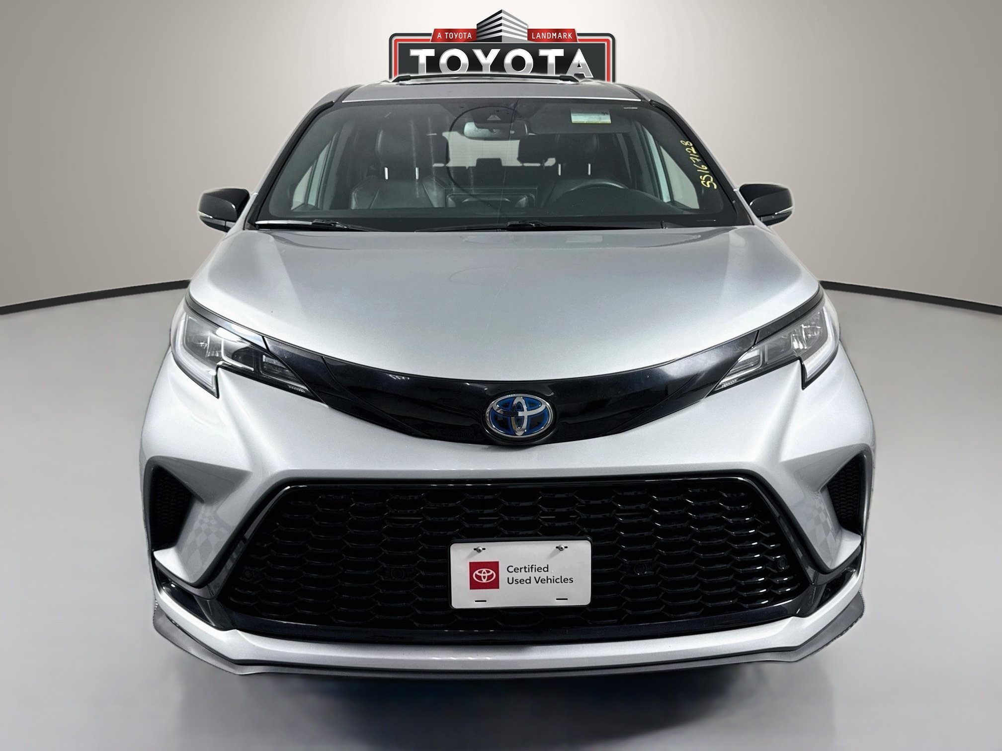 Certified 2025 Toyota Sienna XSE w/ XSE Premium Package AWD/4WD image 2