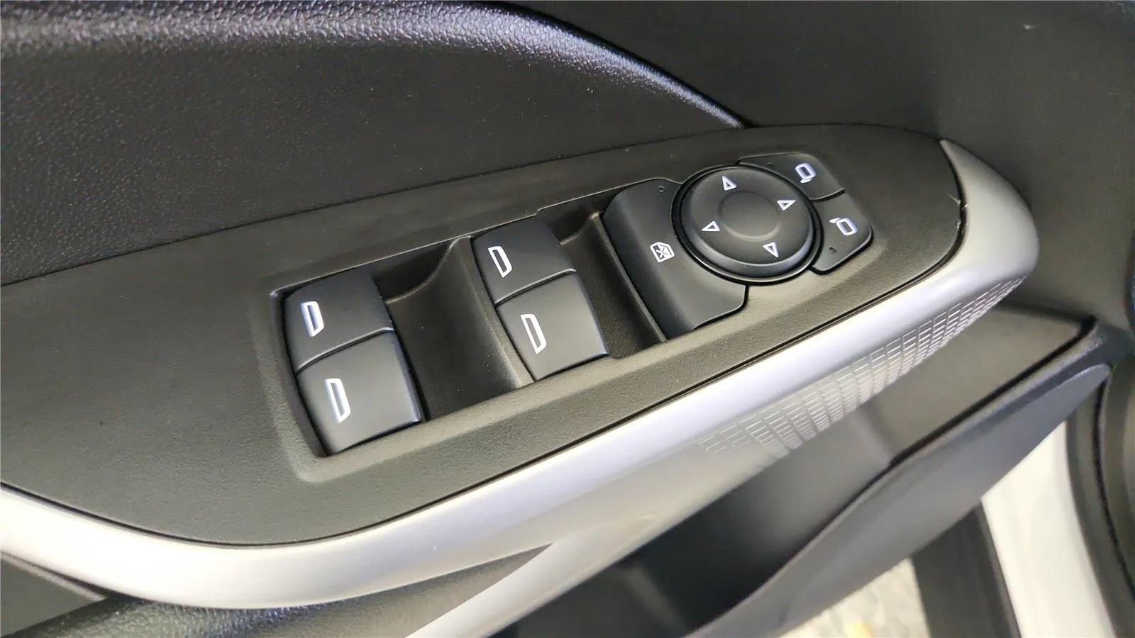 Used 2024 Chevrolet Trax RS w/ Driver Confidence Package image 27