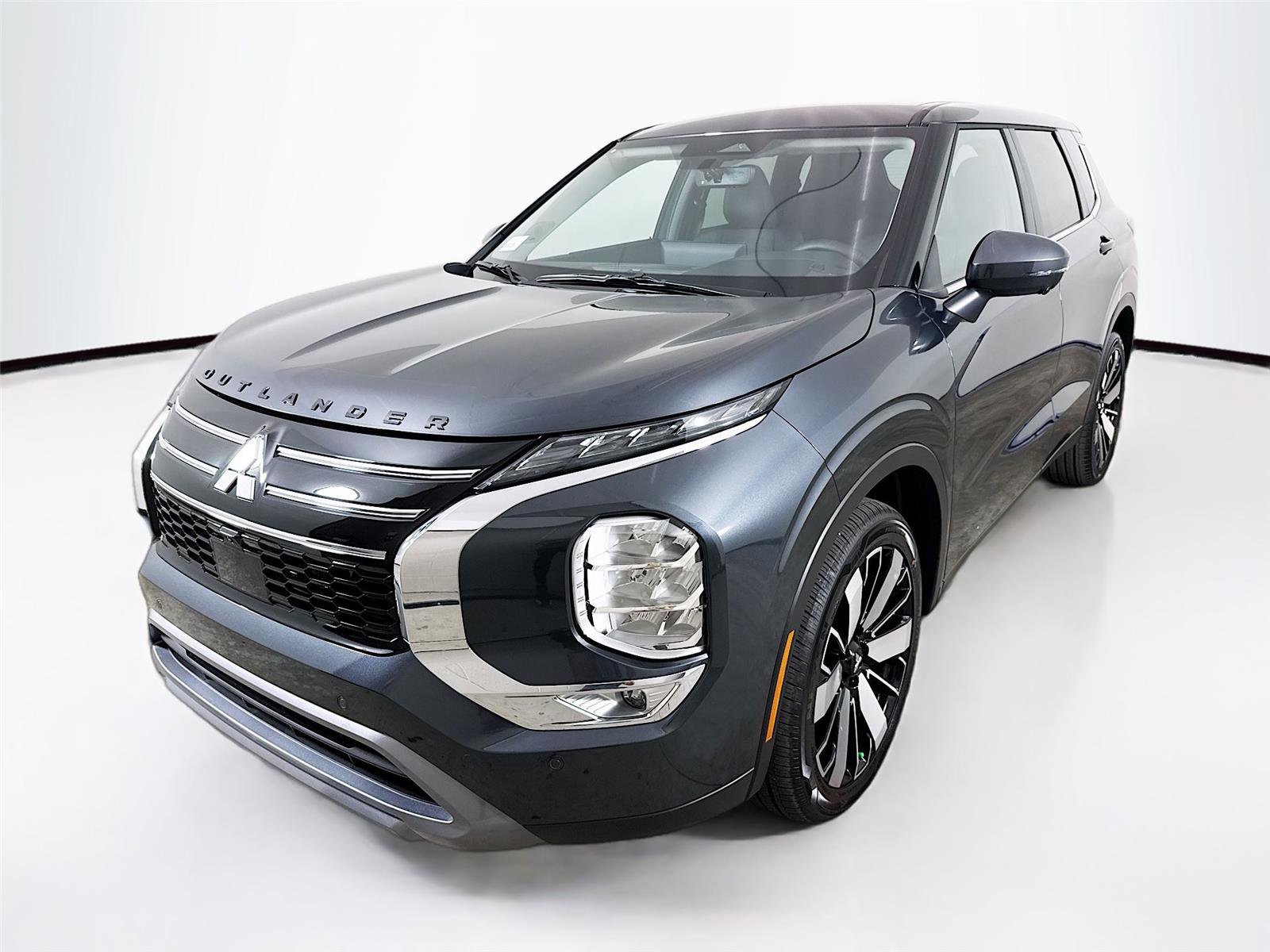 New 2026 Mitsubishi Outlander SE image 3