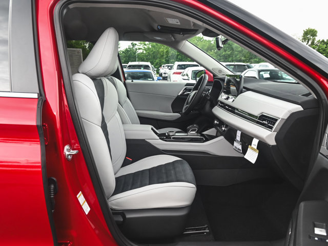 New 2025 Mitsubishi Outlander SE image 31