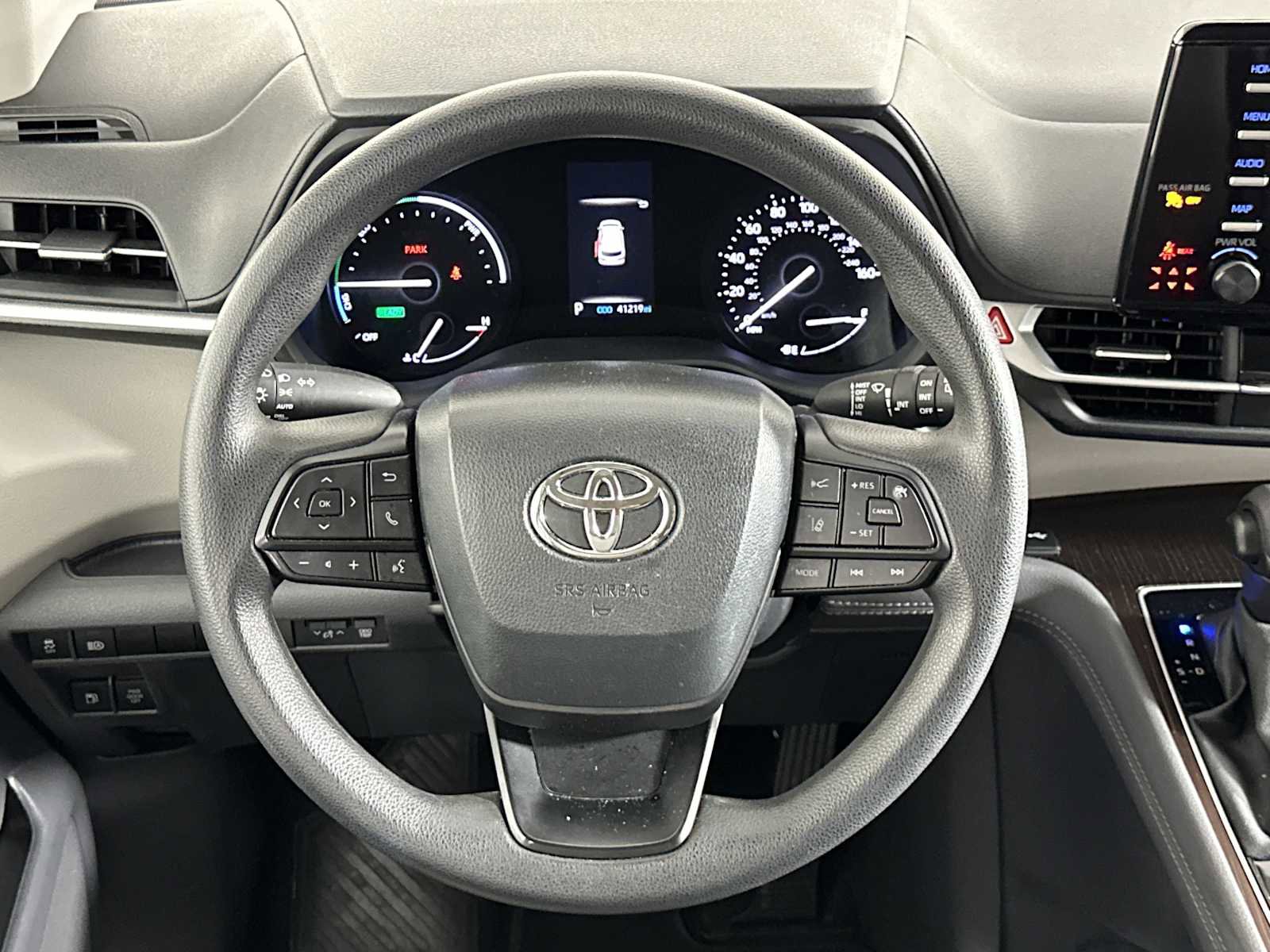 Used 2024 Toyota Sienna LE FWD image 14