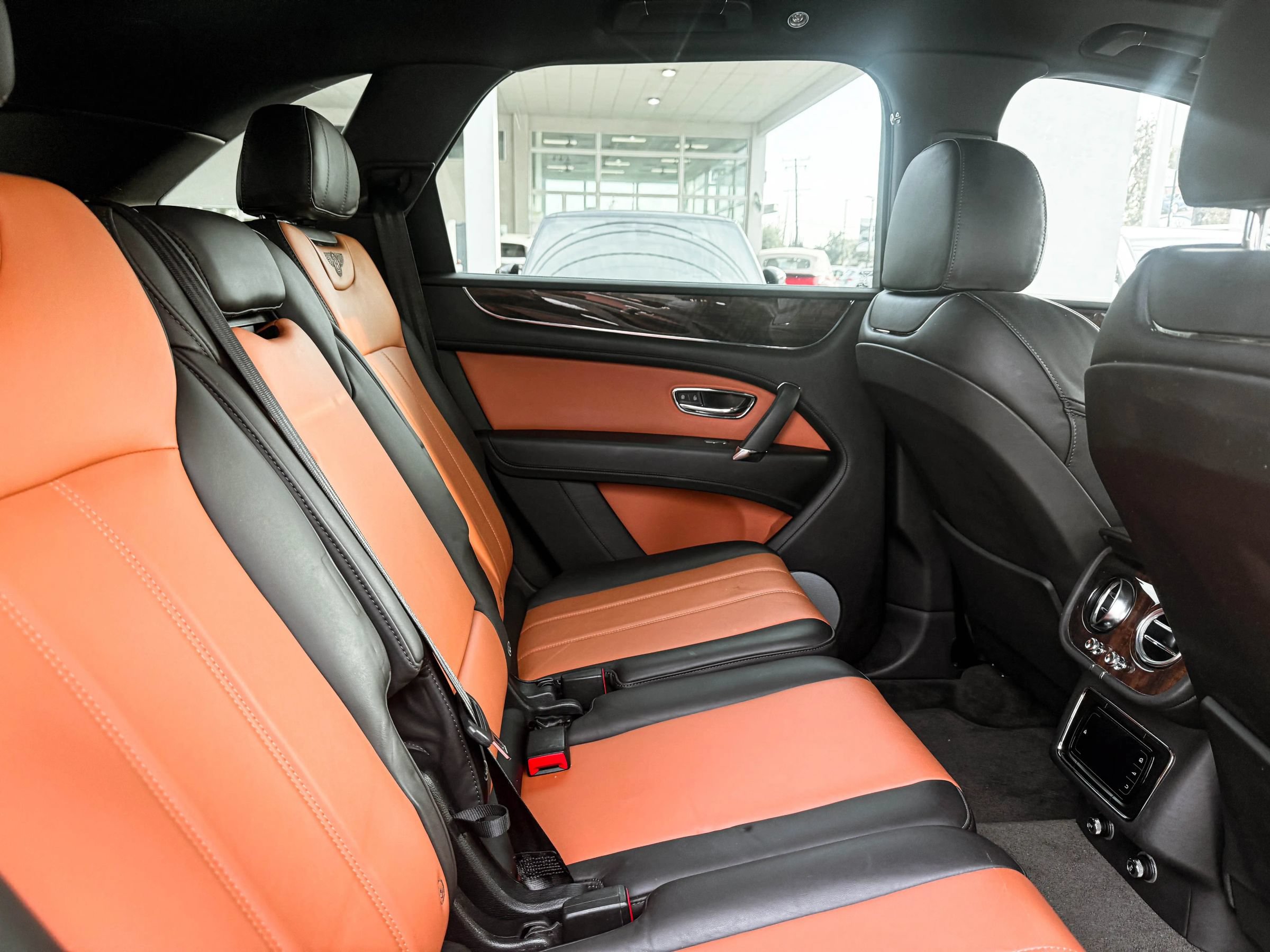 Used 2020 Bentley Bentayga AWD/4WD image 27
