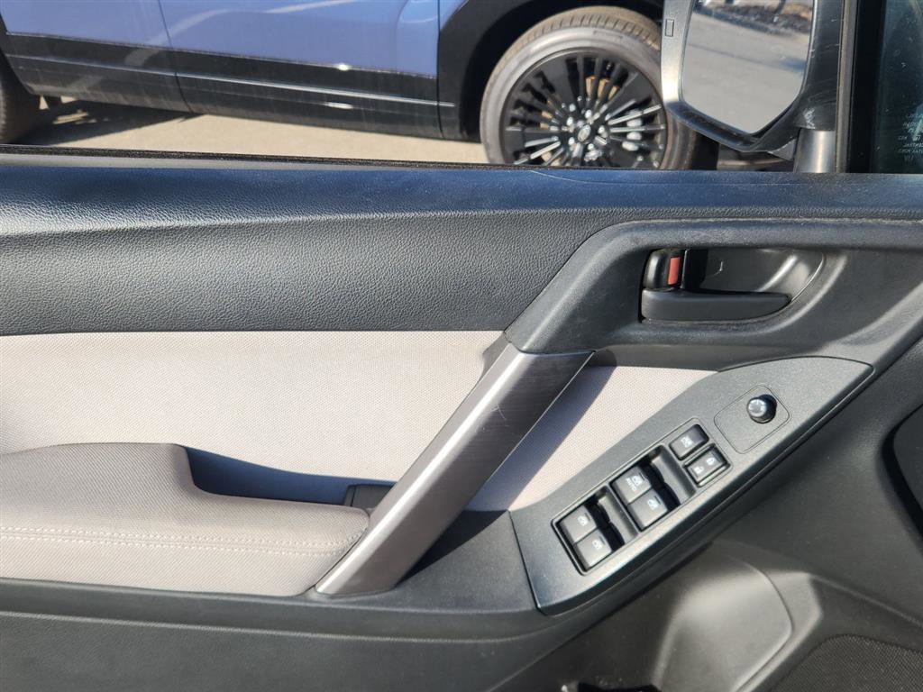 Used 2014 Subaru Forester 2.5i image 11