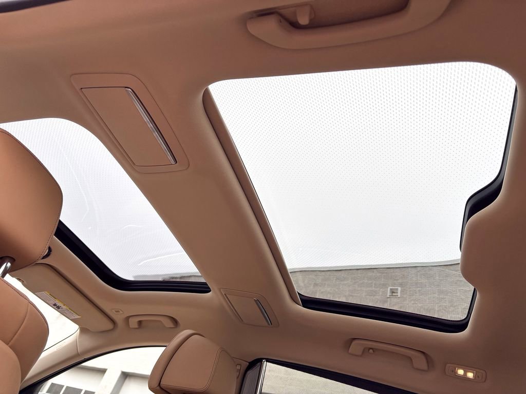 Certified 2022 BMW 750i xDrive w/ Executive Package image 15