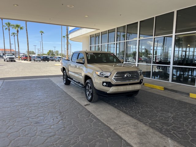 Used 2016 Toyota Tacoma TRD Sport RWD image 4