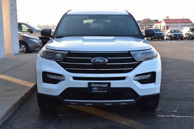 Used 2022 Ford Explorer XLT w/ Equipment Group 202A image 8