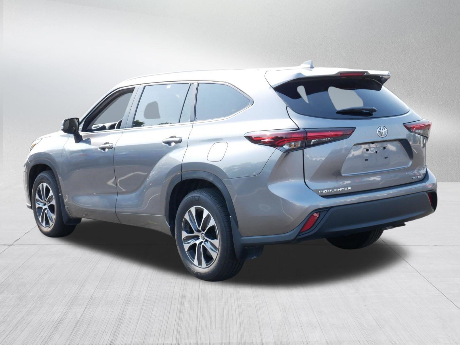 Certified 2026 Toyota Highlander XLE AWD/4WD image 5