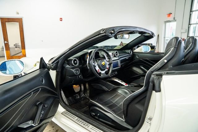 Used 2016 Ferrari California T RWD image 74