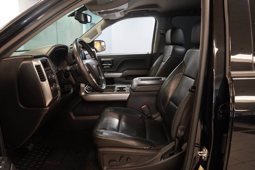 Used 2017 Chevrolet Silverado 1500 LTZ Z71 w/ Midnight Edition AWD/4WD image 5