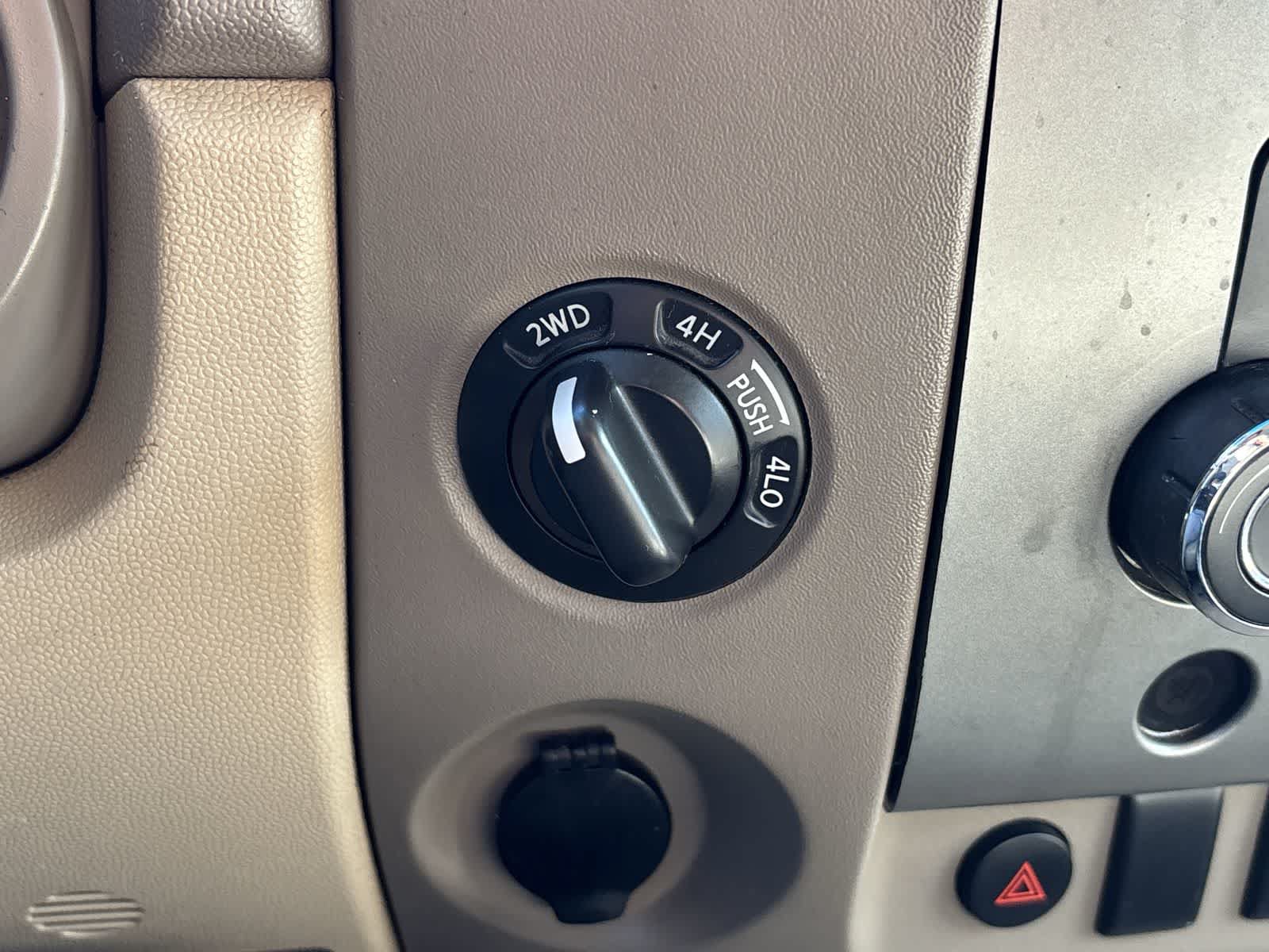 Used 2009 Nissan Titan SE AWD/4WD image 21