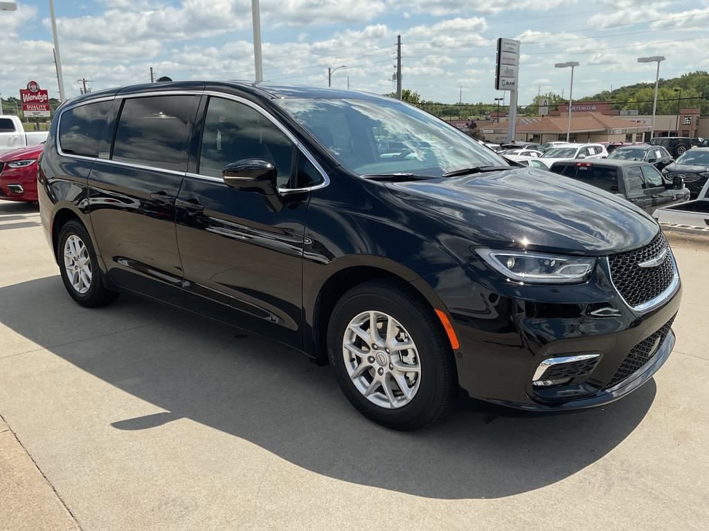 New 2026 Chrysler Pacifica Select image 8