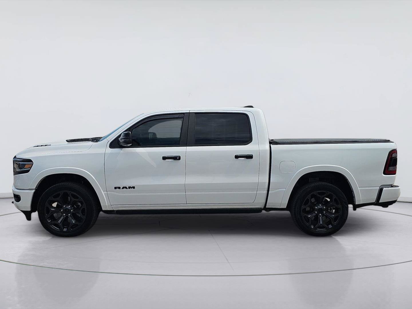 Used 2023 RAM 1500 Limited AWD/4WD image 2