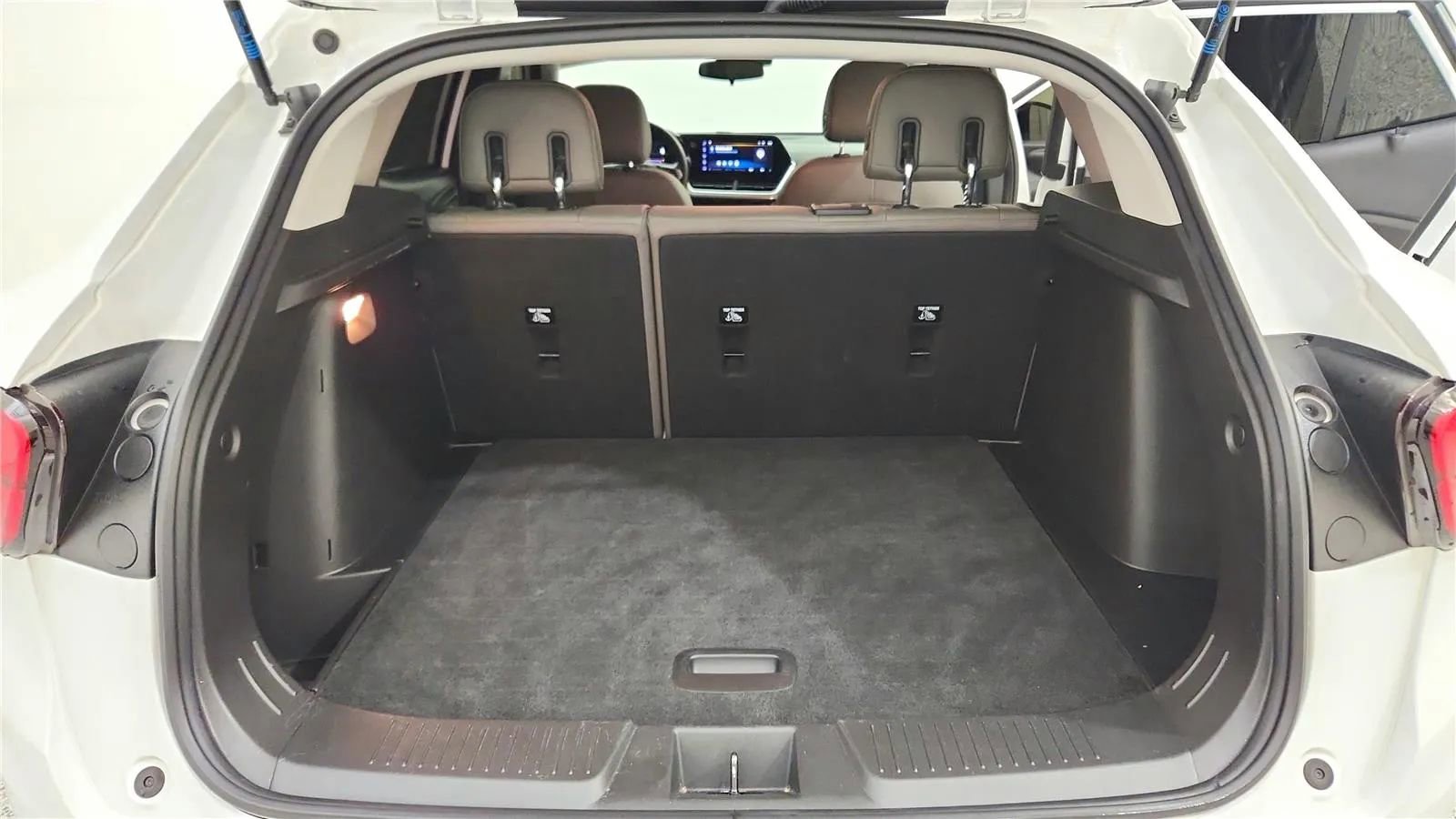 Used 2025 Chevrolet Trax ACTIV w/ Sunroof Package image 19