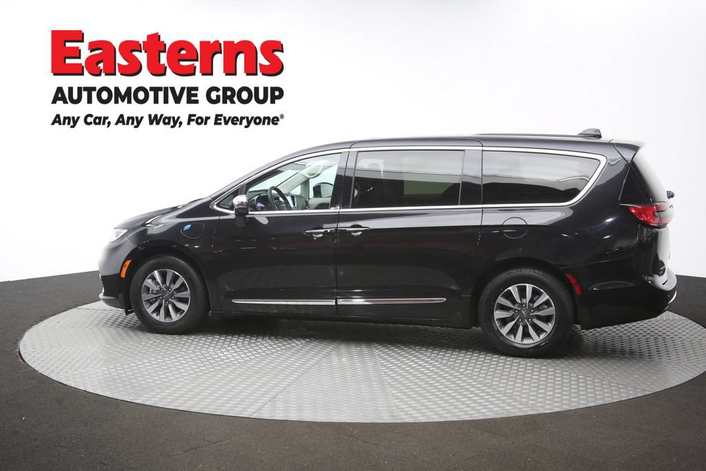 Used 2023 Chrysler Pacifica Limited FWD image 65