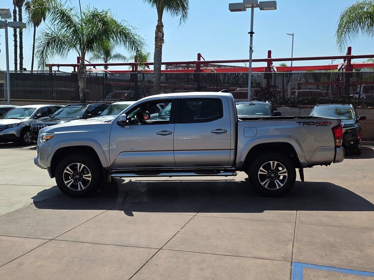 Used 2017 Toyota Tacoma TRD Sport w/ Tow Package (A/T) AWD/4WD image 9